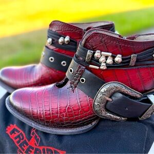 FREEBIRD SALOON Red Crocodile Pattern Ankle Boots with Silver Buckle SIZE 10